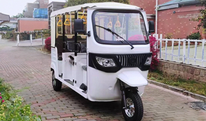 A New Three-row “pulling Tuk-tuk”.jpg